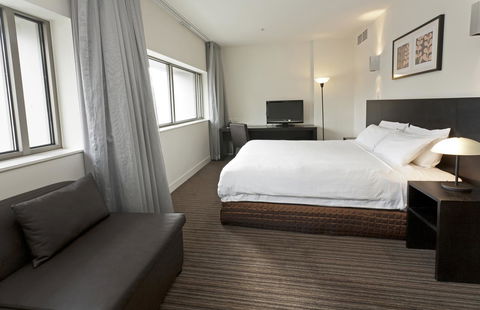 Causeway 353 Hotel - Tourism Noosa 25