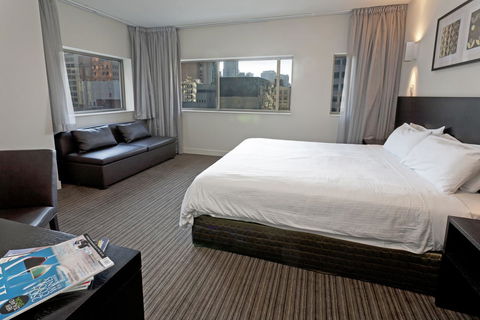 Causeway 353 Hotel - Tourism Noosa 34