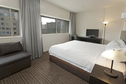 Causeway 353 Hotel - Tourism Noosa 7