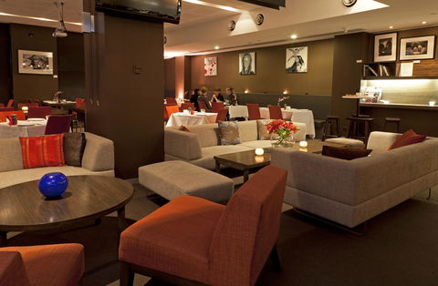 Causeway 353 Hotel - Tourism Noosa 14