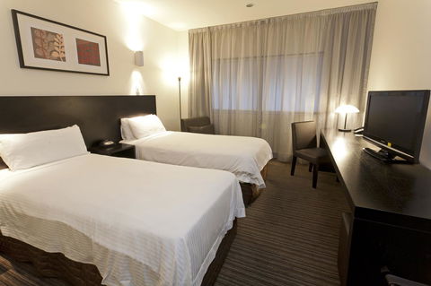 Causeway 353 Hotel - Tourism Noosa 6