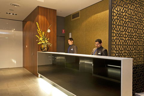 Causeway 353 Hotel - Tourism Noosa 1