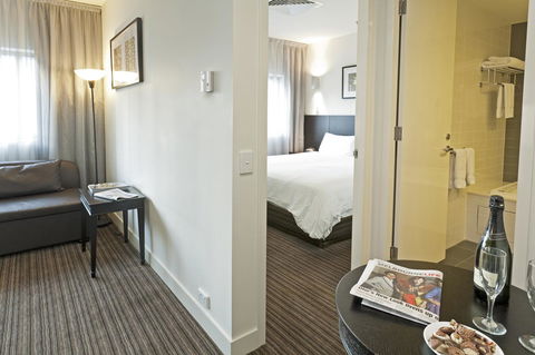 Causeway 353 Hotel - Tourism Noosa 33