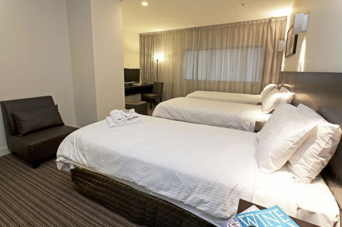 Causeway 353 Hotel - Tourism Noosa 20