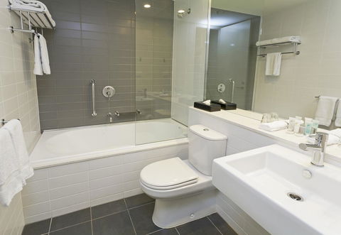 Causeway 353 Hotel - Tourism Noosa 28