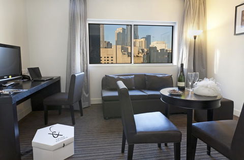 Causeway 353 Hotel - Tourism Noosa 36