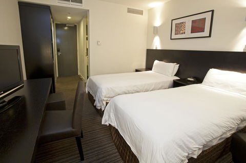 Causeway 353 Hotel - Tourism Noosa 26