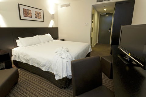 Causeway 353 Hotel - Tourism Noosa 30