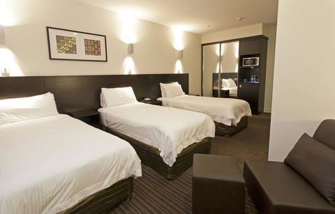 Causeway 353 Hotel - Tourism Noosa 21