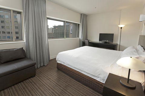 Causeway 353 Hotel - Tourism Noosa 22
