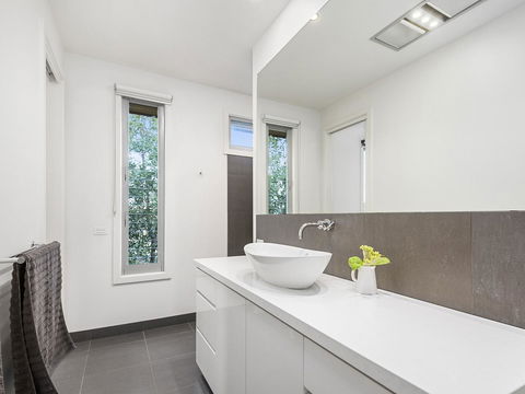 Aireys Ocean View - Tourism Noosa 10