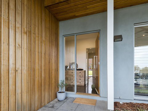 Aireys Ocean View - Tourism Noosa 15