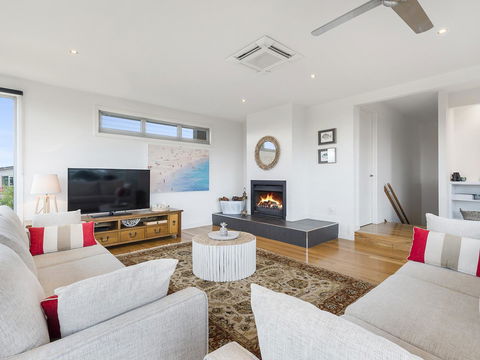 Aireys Ocean View - Tourism Noosa 2