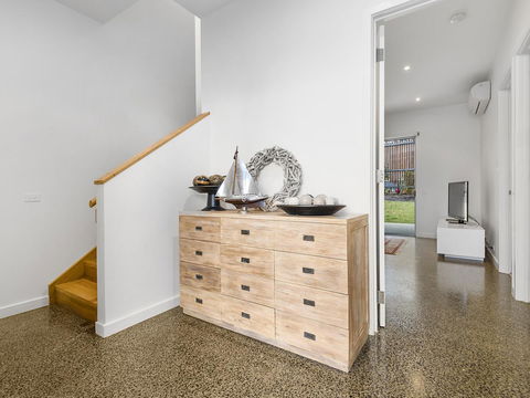 Aireys Ocean View - Tourism Noosa 11