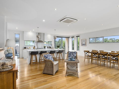Aireys Ocean View - Tourism Noosa 5