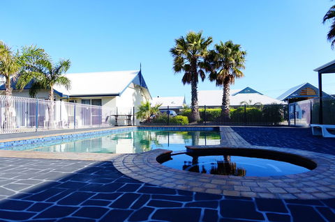 Torquay Tropicana Motel - Tourism Noosa 12