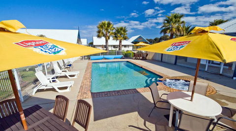 Torquay Tropicana Motel - Tourism Noosa 1