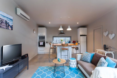 The Love Shack - Romantic Bungalow - Tourism Noosa 2