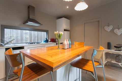 The Love Shack - Romantic Bungalow - Tourism Noosa 4