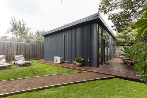 The Love Shack - Romantic Bungalow - Tourism Noosa 12