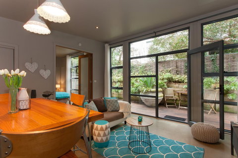 The Love Shack - Romantic Bungalow - Tourism Noosa 0