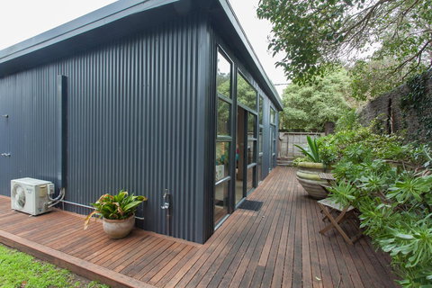 The Love Shack - Romantic Bungalow - Tourism Noosa 1