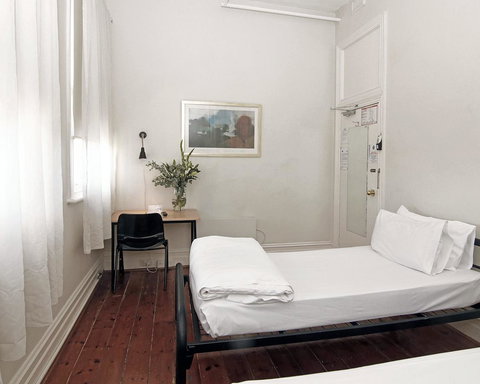 Hotel Claremont Guest House - Tourism Noosa 11