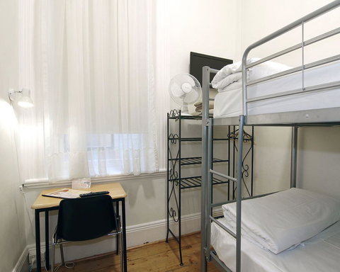 Hotel Claremont Guest House - Tourism Noosa 1