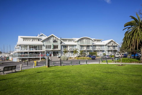 Aligned Corporate Residences Williamstown - Tourism Noosa 3