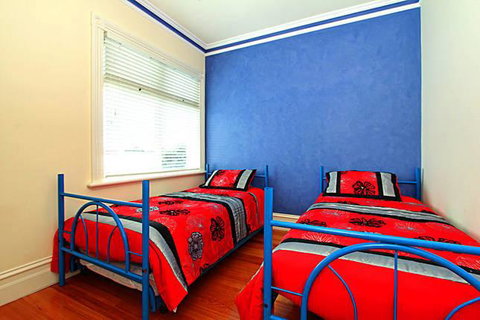 ABC Accommodation - Rosebud - Tourism Noosa 8