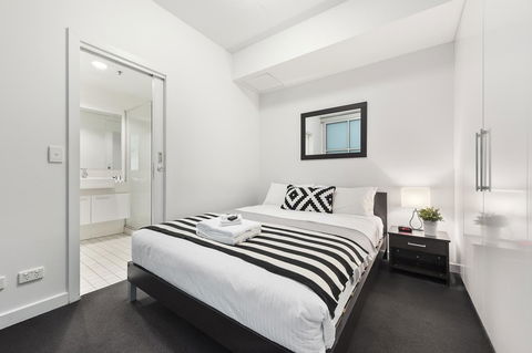 Docklands Private Collection - City Harbour Apartments - Tourism Noosa 24