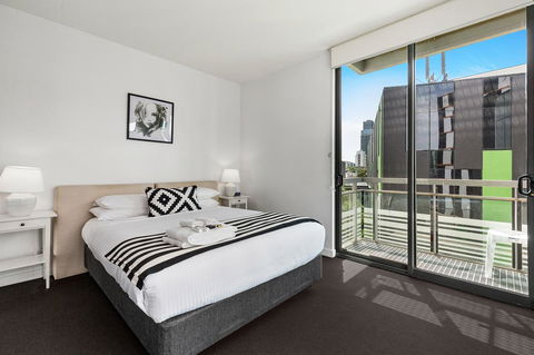 Docklands Private Collection - City Harbour Apartments - Tourism Noosa 12