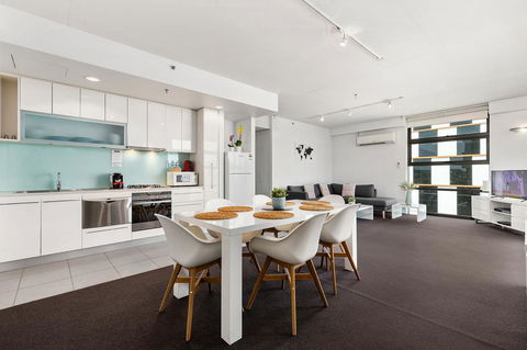 Docklands Private Collection - City Harbour Apartments - Tourism Noosa 13