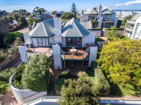 7 & 8 Monte Vista Sorrento - Tourism Noosa 0
