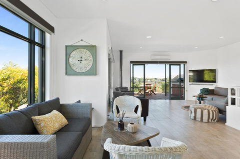 7 & 8 Monte Vista Sorrento - Tourism Noosa 3