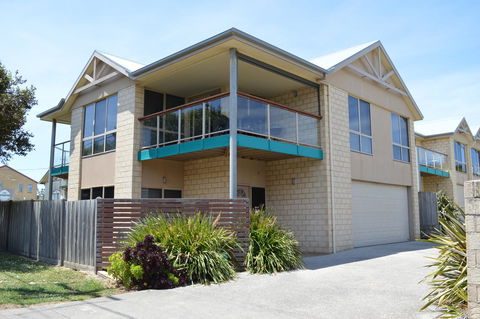 Ocean View Beach House - Tourism Noosa 0