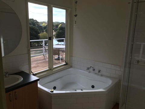 Lakeside Conti Villas - Tourism Noosa 3