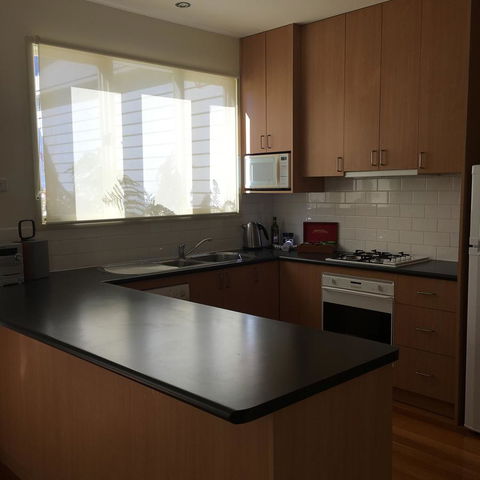 Lakeside Conti Villas - Tourism Noosa 5