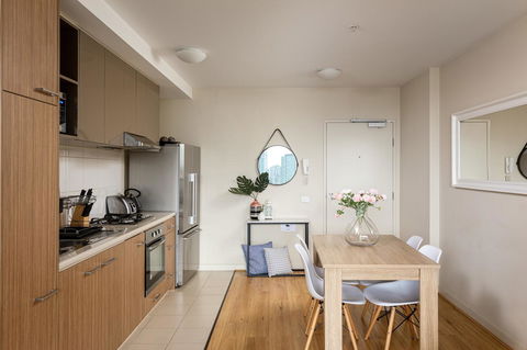 Water Views, Lovely 2BRs, Free Tram Zone, Close To Everything! - Tourism Noosa 10