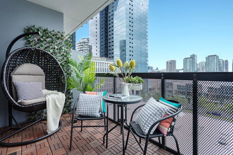 Water Views, Lovely 2BRs, Free Tram Zone, Close To Everything! - Tourism Noosa 1