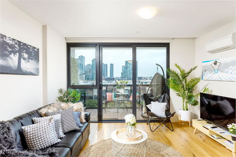 Water Views, Lovely 2BRs, Free Tram Zone, Close To Everything! - Tourism Noosa 2