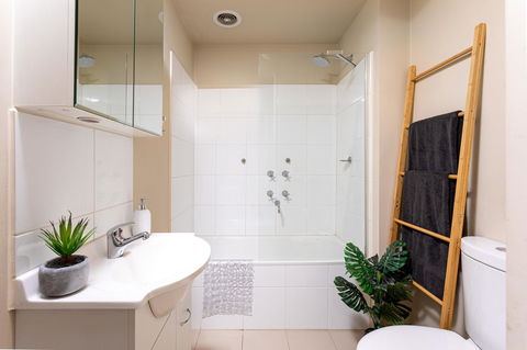 Water Views, Lovely 2BRs, Free Tram Zone, Close To Everything! - Tourism Noosa 13