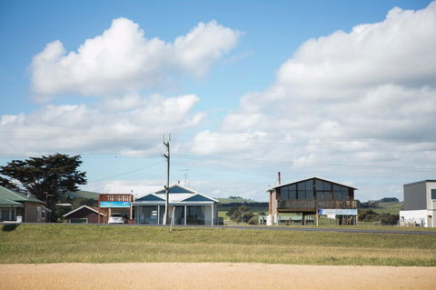 Stunning Waterfront Only 10 Minutes To Phillip Island - FREE EV UNIT 7kW For Electric Cars - Pet Friendly, Fireplace FREE WIFI Wine & Chocolates - Tourism Noosa 26