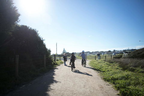 Stunning Waterfront Only 10 Minutes To Phillip Island - FREE EV UNIT 7kW For Electric Cars - Pet Friendly, Fireplace FREE WIFI Wine & Chocolates - Tourism Noosa 6