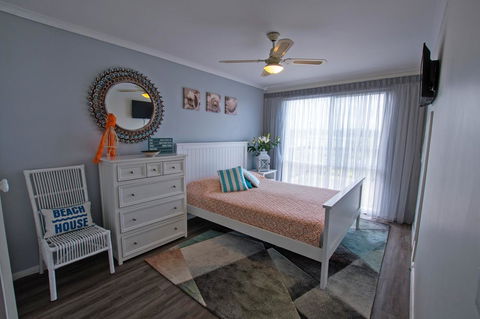 Stunning Waterfront Only 10 Minutes To Phillip Island - FREE EV UNIT 7kW For Electric Cars - Pet Friendly, Fireplace FREE WIFI Wine & Chocolates - Tourism Noosa 2