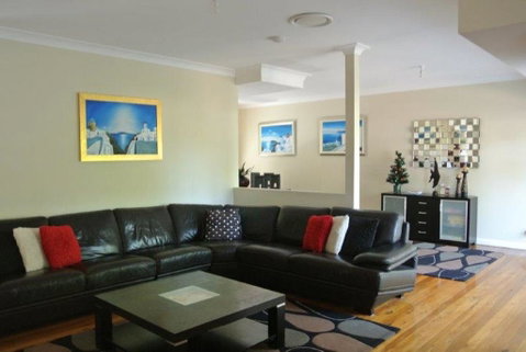 The Beach Townhouse - Tourism Noosa 3