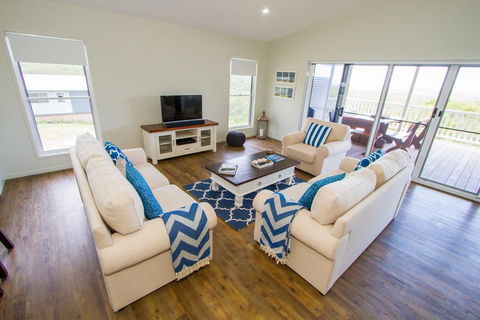 The Boat House - Tourism Noosa 0