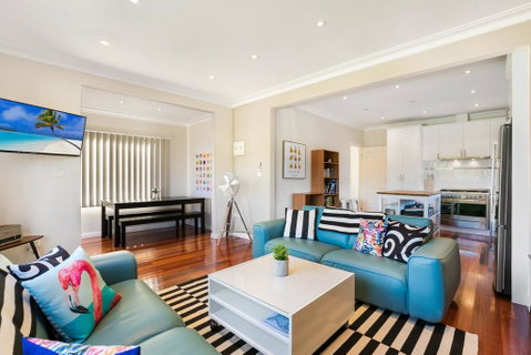 The Bud House - Tourism Noosa 0