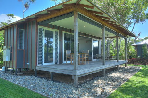 The Bungalows - Tourism Noosa 2