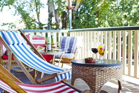 The Daylesford Hotel - Tourism Noosa 0